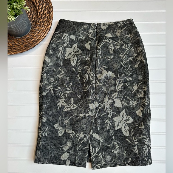 Ann Taylor Pencil Skirt Size 0 Black Gray Floral Brocade Metallic Silver Accent - Picture 3 of 6